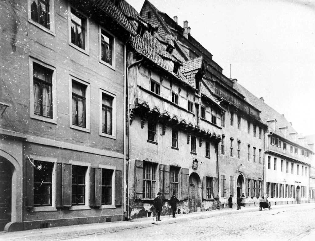 Die Scharrn­straße – Bürger­häuser vom Feinsten