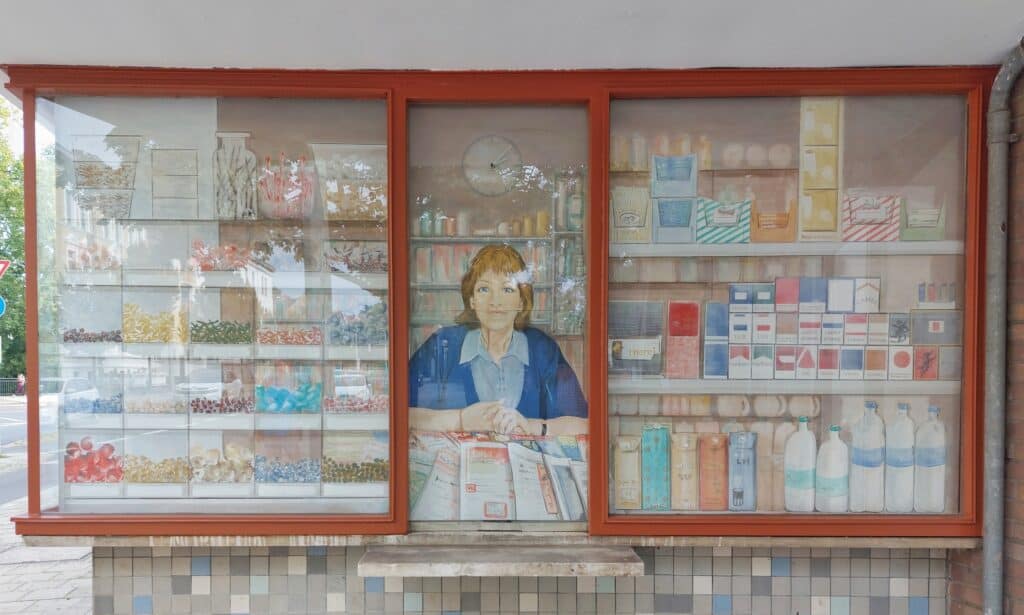 Sympa­thi­sche Kiosk­szene statt trister Fenster