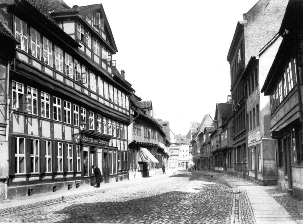 Wie ein Lindwurm – die Gülden­straße