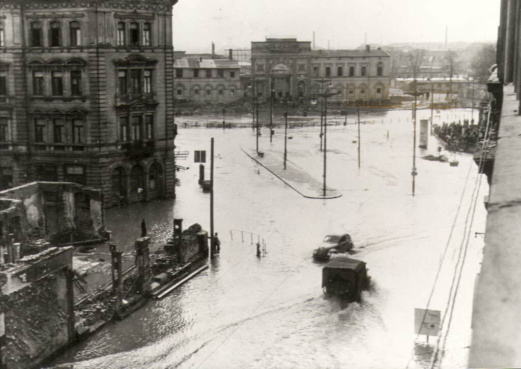 Große Teile der Innen­stadt überflutet