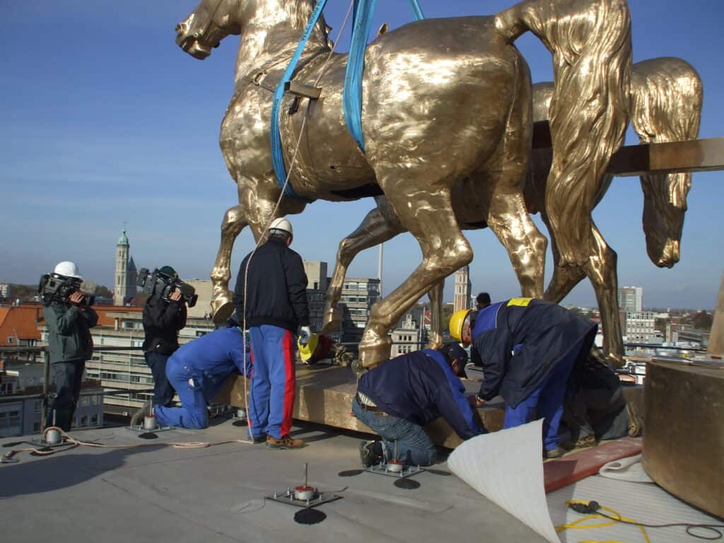 Die Quadriga krönt das Residenz­schloss