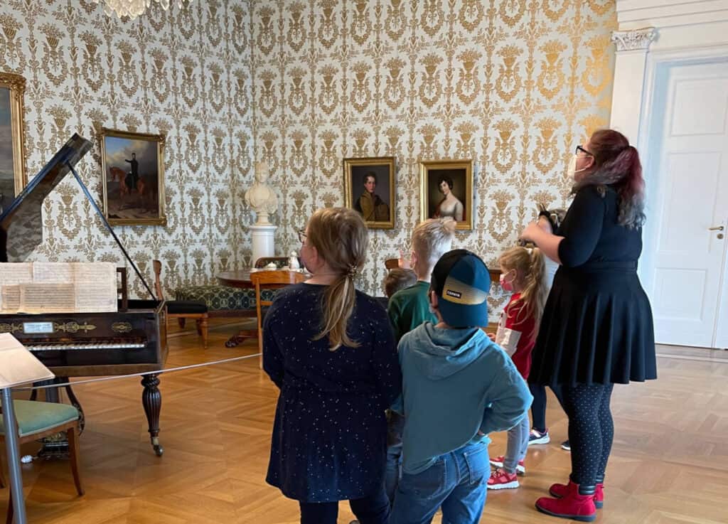 Famili­en­füh­rung im Schloss­mu­seum