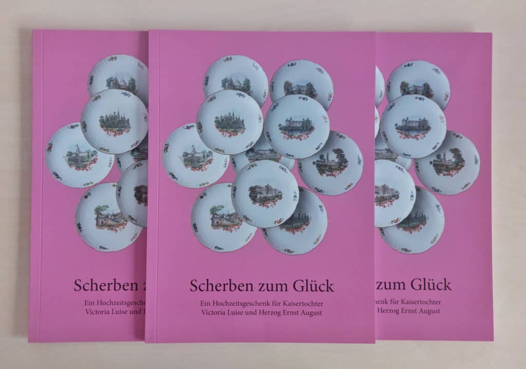 „Scherben zum Glück“: Katalog erschienen