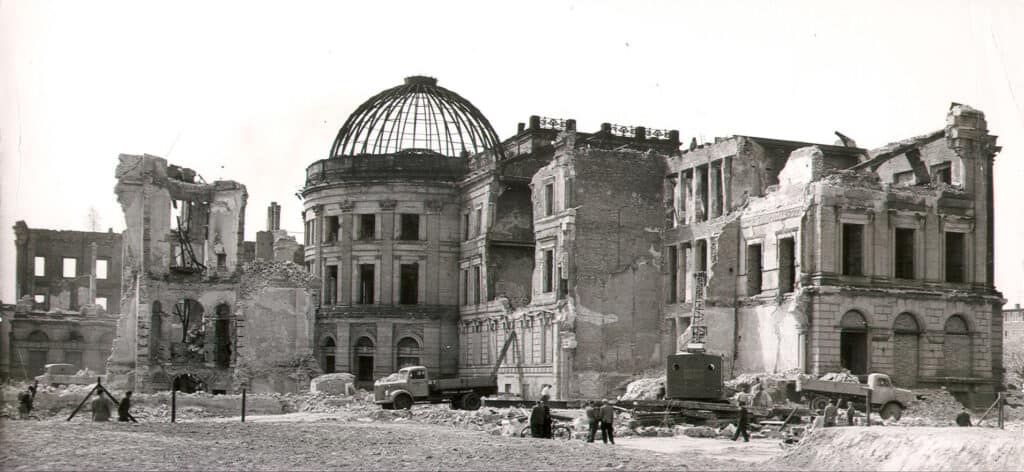 Zum Schlossab­bruch: Das histo­ri­sche Schloss im Mittel­punkt der Stadt