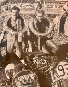 Thomas Baader (links) und „Ente“ Stiddien nach einem Sieg. Foto: Sammlung Stiddien