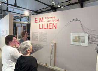 Museumsleiterin Dr. Heike Pöppelmann und Kuratorin Bettina Gierke führen durch die Ausstellung. Foto: Team Der Löwe