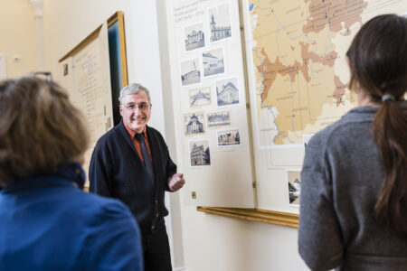 Dr. Bernd Wedemeyer führt durch das Schlossmuseum. Foto: Schlossmuseum Braunschweig
