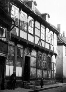 Abgebrochenes Fachwerkhaus Mönchstraße 6. Foto: Landesamt für Denkmalpflege