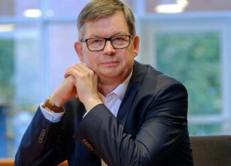 Landesbischof Christoph Meyns verabschiedet sich in den Ruhestand. Foto: Schulze / epd