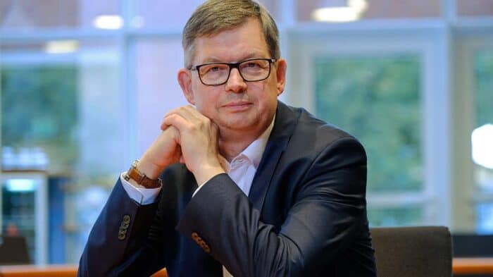 Landesbischof Christoph Meyns verabschiedet sich in den Ruhestand. Foto: Schulze / epd