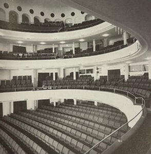 Blick in die rekonstruierten Zuschauerränge. Foto: aus Broschüre der Gesellschaft der Staatstheaterfreunde (1998)