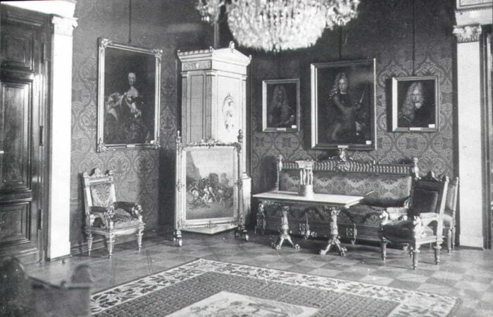 Aus Amsterdam ins Schlossmuseum Historische Fotos, wie hier vom Kleinen Audienzzimmers, halfen bei der Einrichtung des Schlossmuseums. Foto: Stadtarchiv H XVI A II 3b