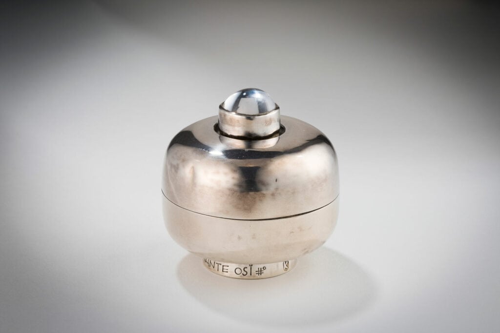 Dose aus Silber mit Mondstein, Foto: Städtisches Museum Braunschweig/Dirk Scherer