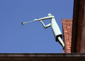 Der Rufer (1958) auf der Magnikirche in Braunschweig. Foto: Bärbel Mäkeler