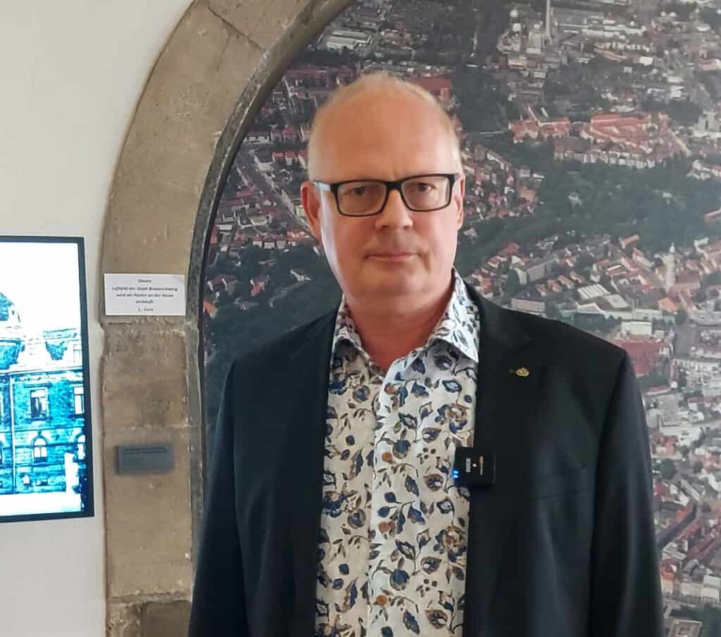 Museumsleiter Dr. Peter Joch: "Unser Museum selbst ist ein einziger, großer Timejump". Foto: Der Löwe