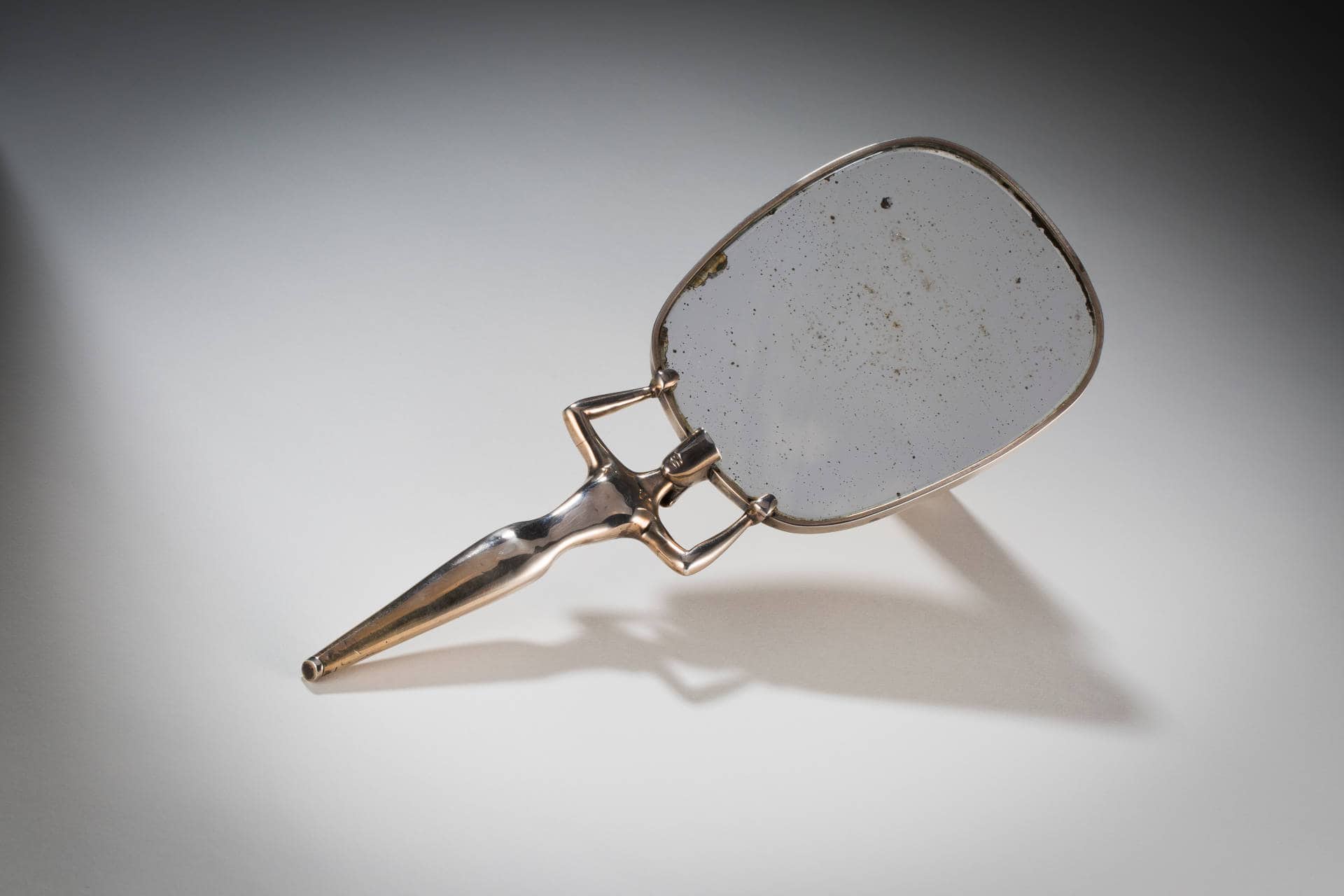 Handspiegel von 1959. Foto: Städtisches Museum/Dirk Scherer