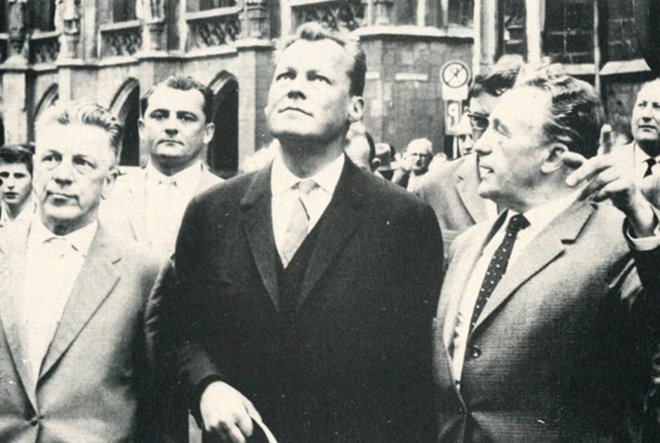 Walter Schmidt (rechts) mit Willy Brandt im Bundestagswahlkampf 1961. Foto: IBRG