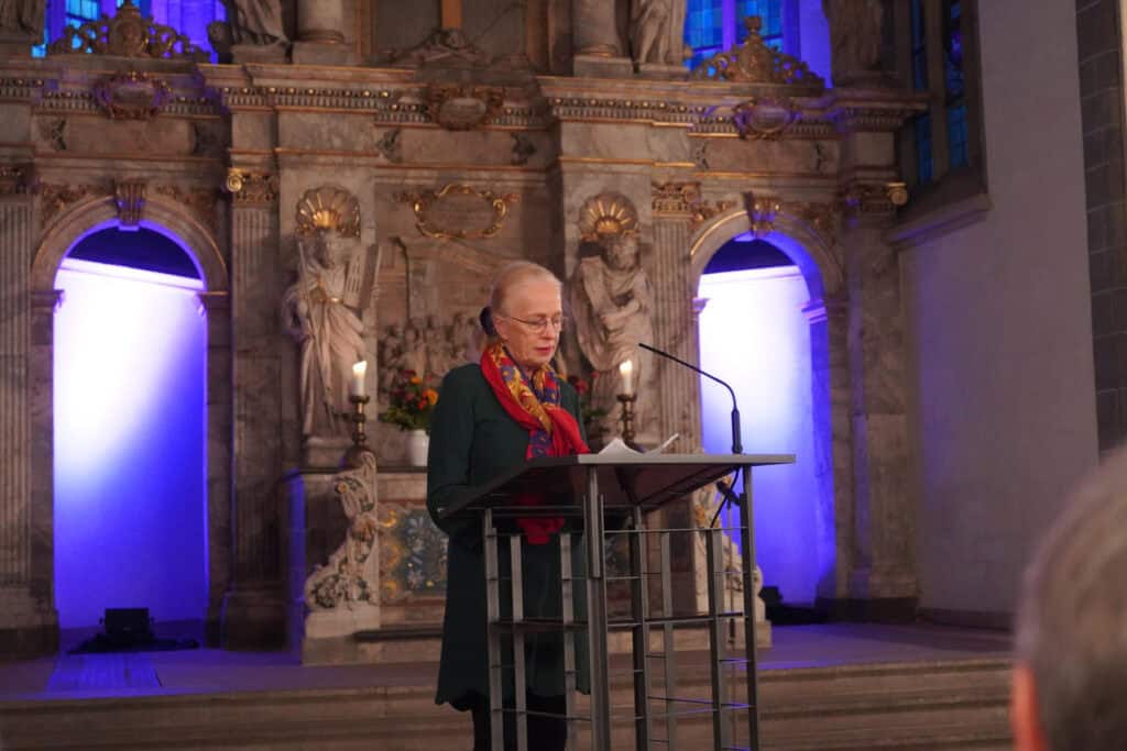 Erika Borek, Initiatorin und Vorstandsvorsitzende der Hospiz Stiftung für Braunschweig, begrüßte die Gäste. Foto Hospiz Stiftung für Braunschweig