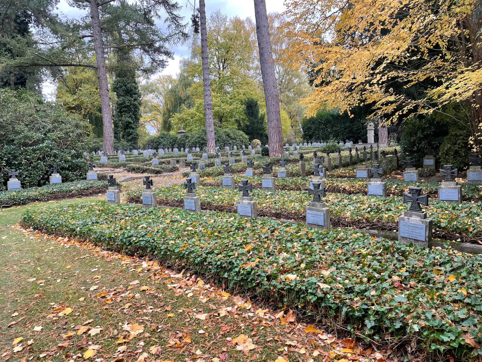 Gräberfeld mit Gefallenen des Ersten Weltkriegs auf dem Hauptfriedhof. Foto: der Löwe