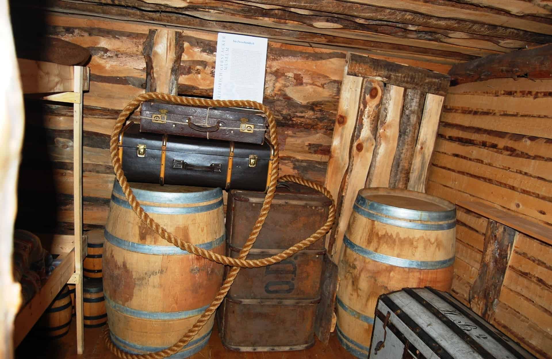Verzurrtes Gepäck einer Auswandererfamilie unter Deck. Aus dem früheren Gerstäcker Museum. Foto Museum