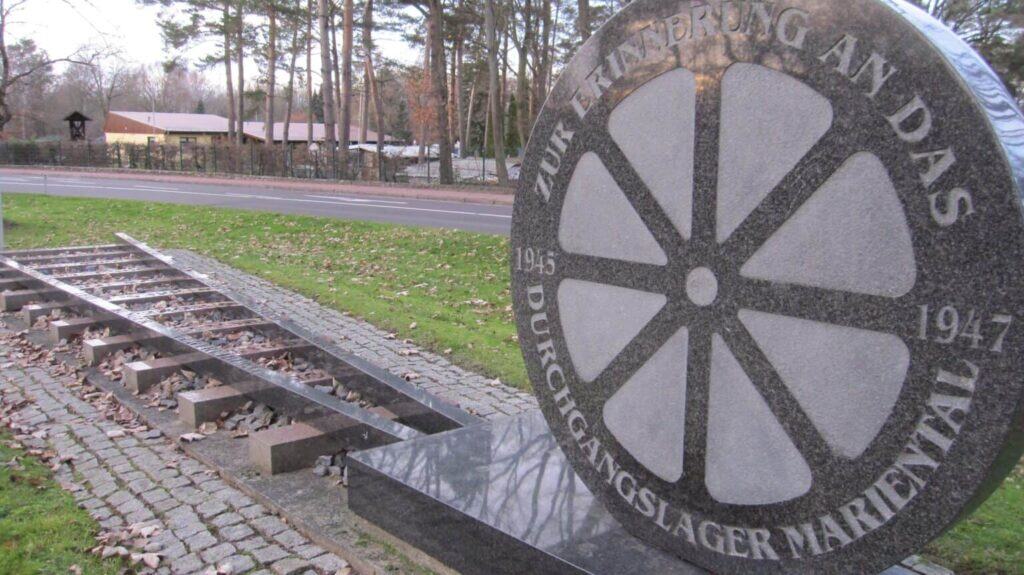 Das im Jahr 2010 errichtete Denkmal für das ehemalige Durchgangslager Mariental. Foto: Jürgen Diehl.