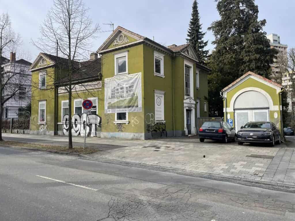 Das gesamte Ensemble am Hohen Tore 6 ist jetzt denkmalgeschützt. Foto: Der Löwe