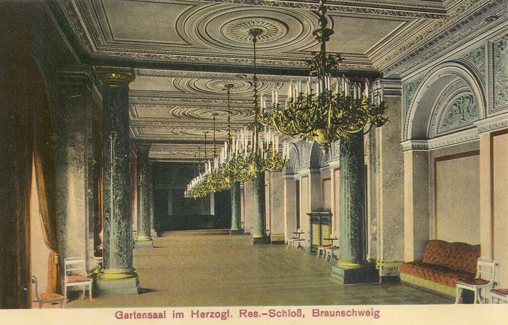 Braunschweig, Schloss, Nordflügel, elektrifizierte Leuchter, Gartensaal, um 1900
