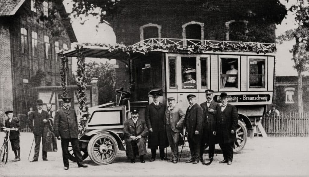 Der erste Büssing-Omnibus fuhr von 1904 an regelmäßig die Strecke Wendeburg-Braunschweig. Foto: Braunschweigische Landschaft