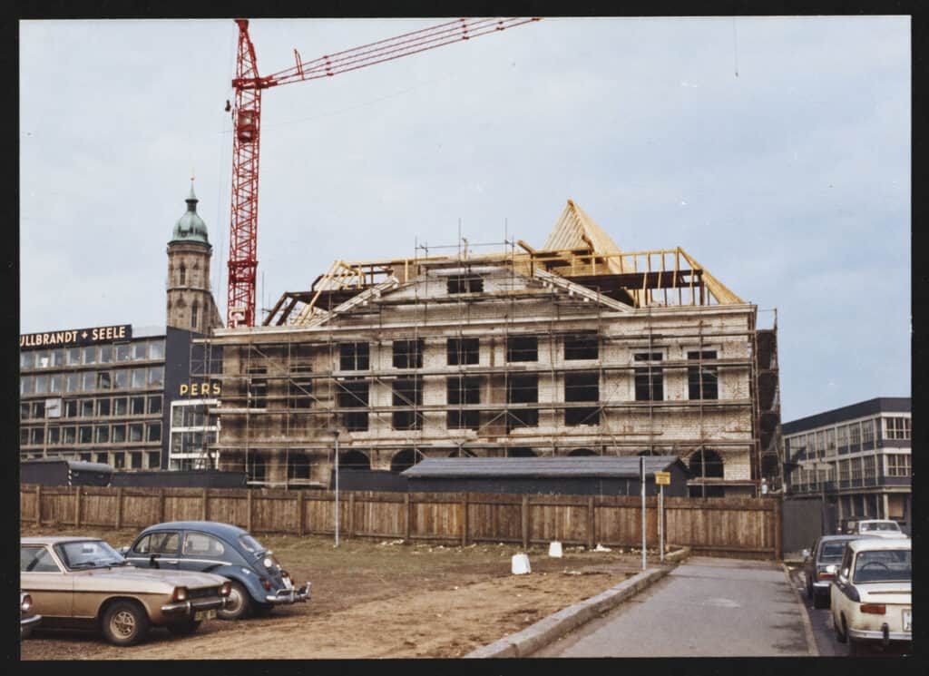 Das Neustadtrathaus 1974 im Wiederaufbau. Foto: Stadtarchiv