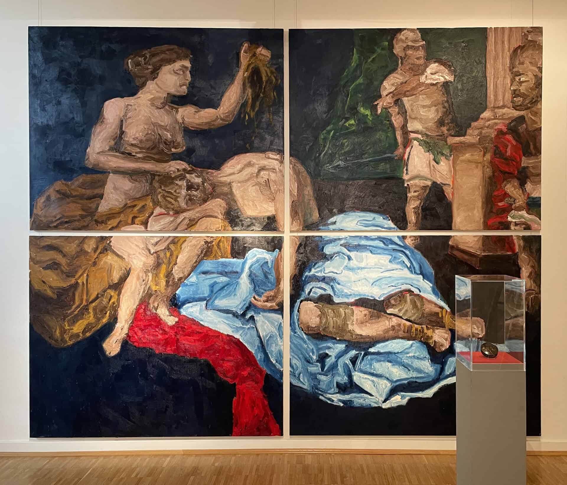 Für die Ausstellung hat Nicolas Delorme ein vierteiliges, großformatiges Gemälde mit dem biblischen Motiv „Samson und Delila“ gemalt, das zusammen mit der Stobwasser-Dose präsentiert wird, die ebenfalls die Szene thematisiert. Foto: der Löwe